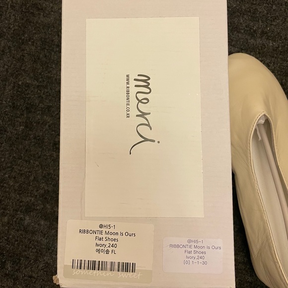 Korean Ivory Faux Leather V cut Flats in US 7 NEW - Picture 4 of 6